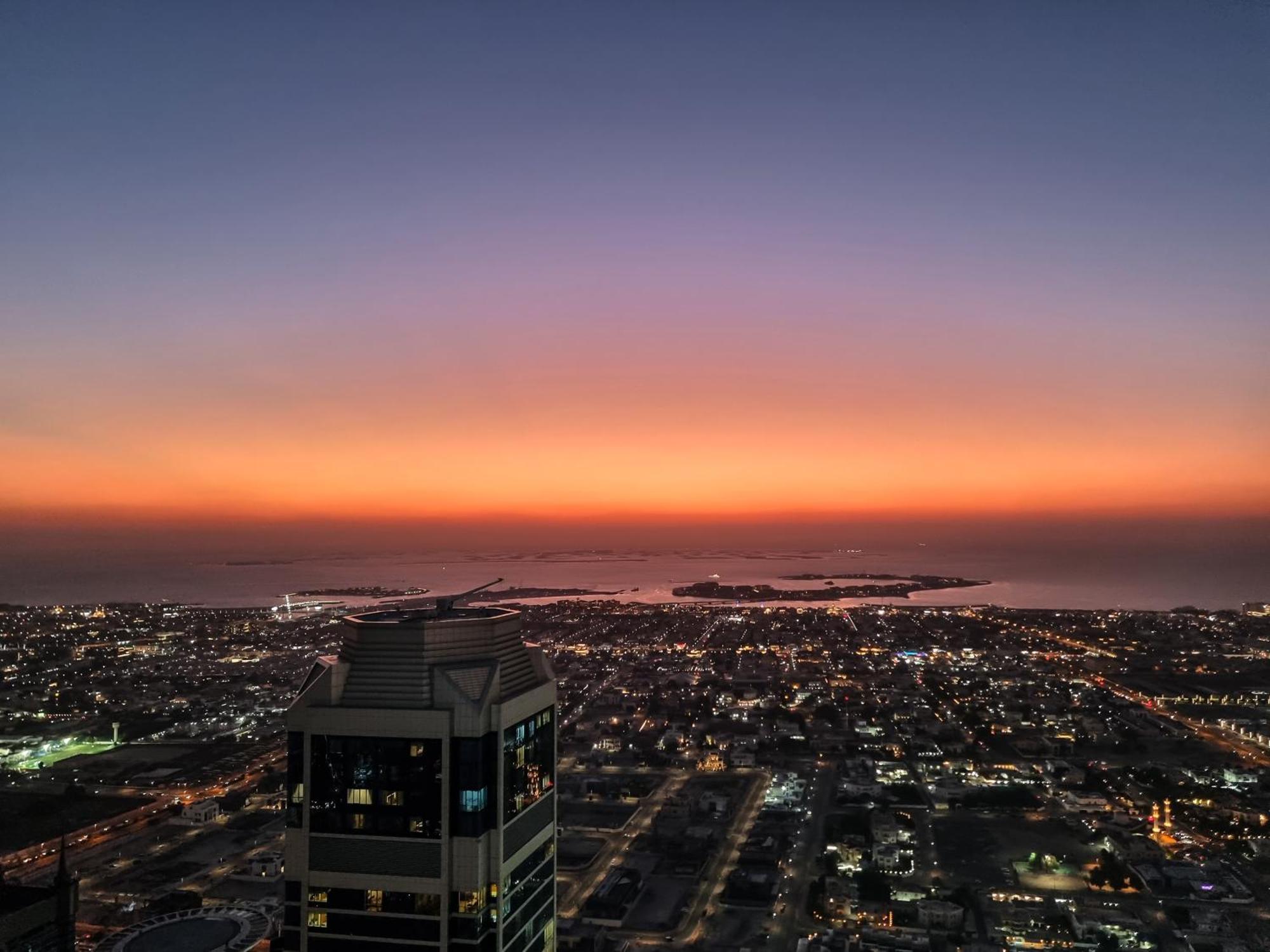 Best Burj Khalifa View Balcony Apartment With 64Th Floor Infinity Pool In Paramount Hotel Midtown ドバイ エクステリア 写真