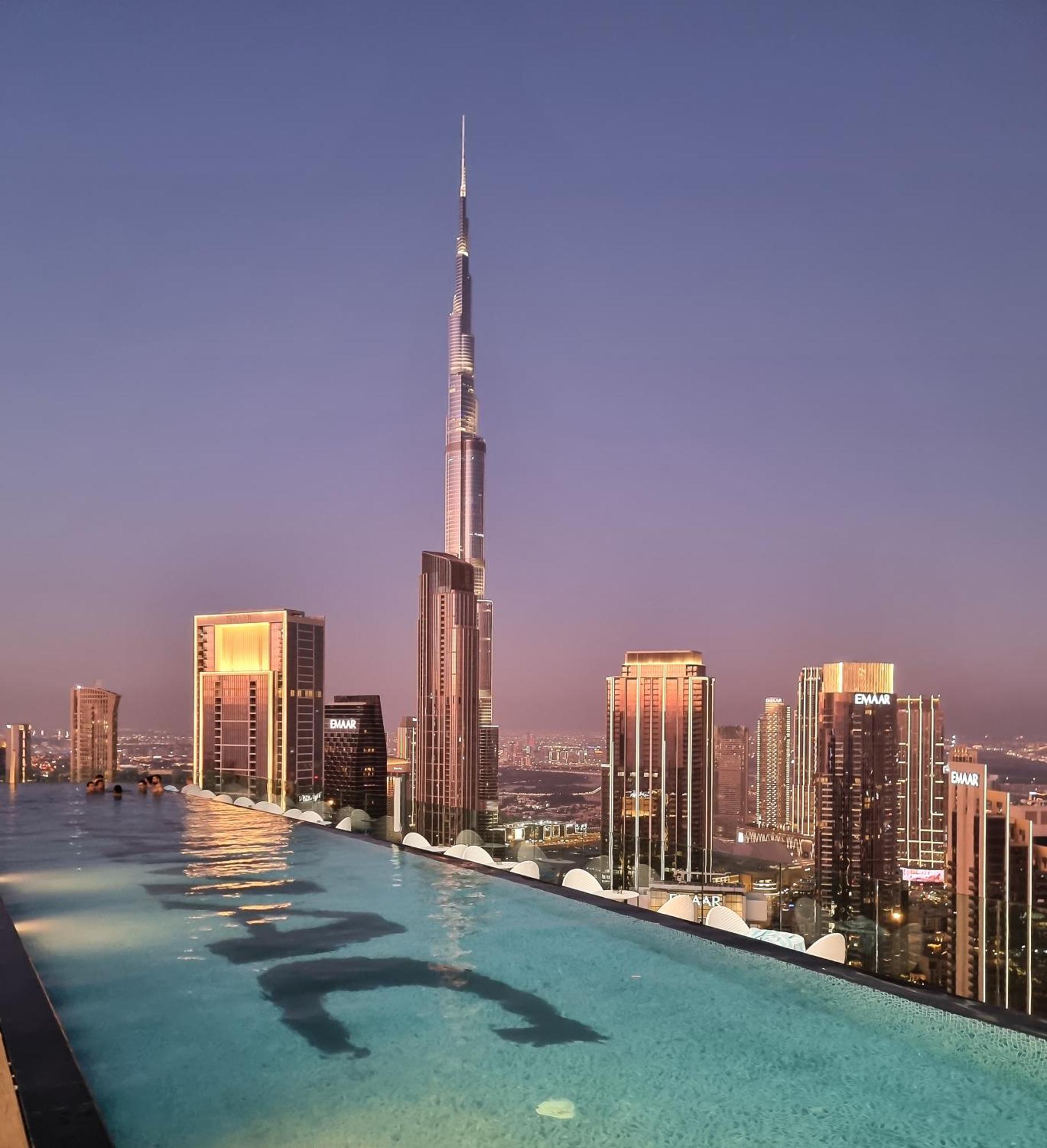 Best Burj Khalifa View Balcony Apartment With 64Th Floor Infinity Pool In Paramount Hotel Midtown ドバイ エクステリア 写真