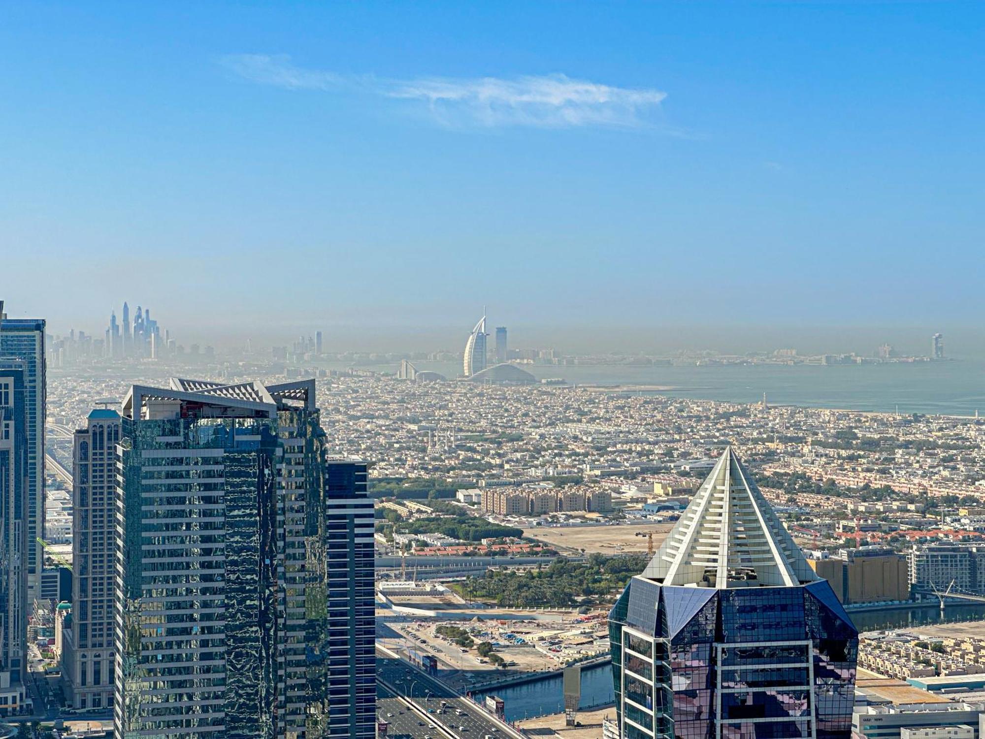 Best Burj Khalifa View Balcony Apartment With 64Th Floor Infinity Pool In Paramount Hotel Midtown ドバイ エクステリア 写真