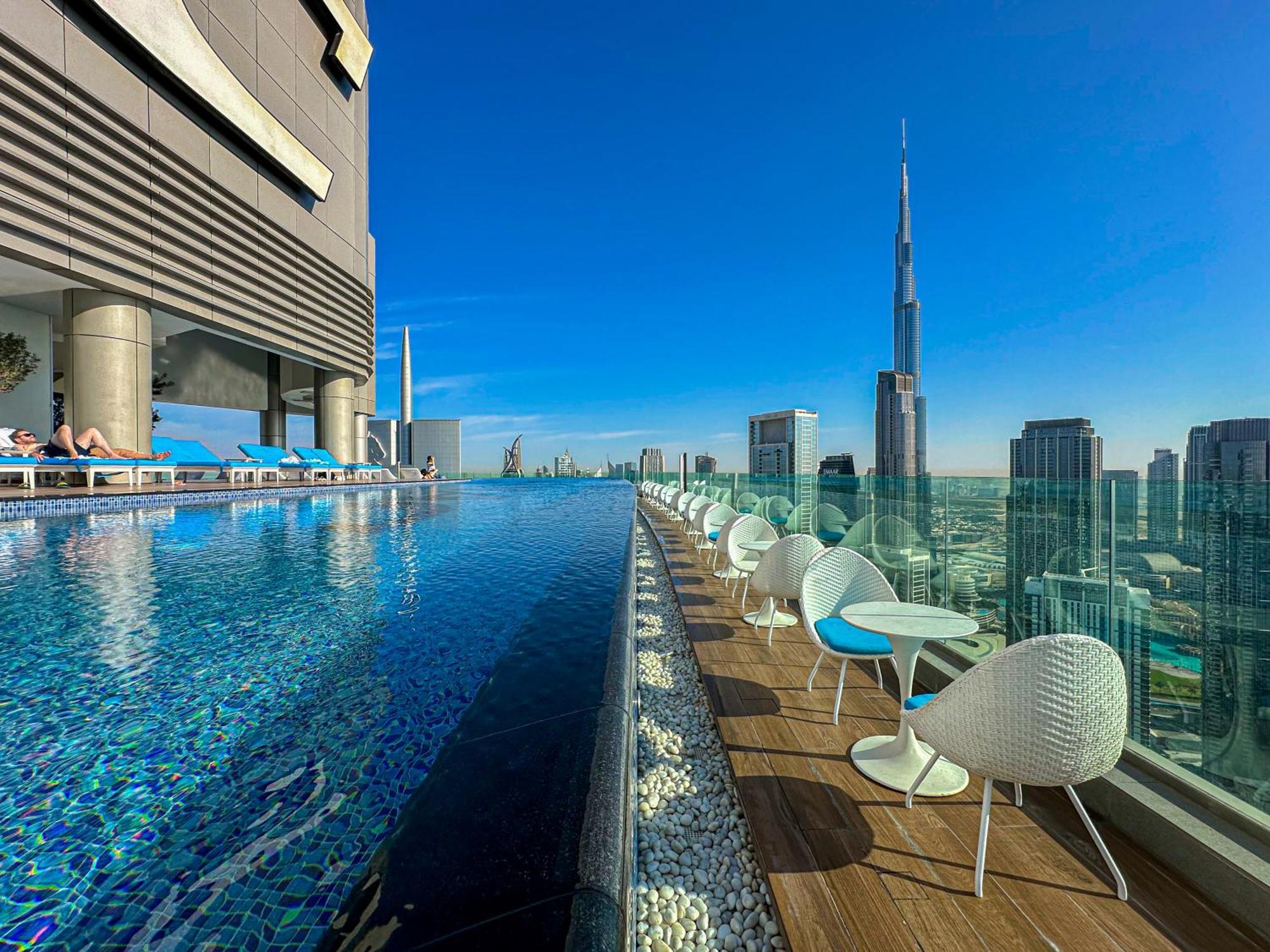 Best Burj Khalifa View Balcony Apartment With 64Th Floor Infinity Pool In Paramount Hotel Midtown ドバイ エクステリア 写真