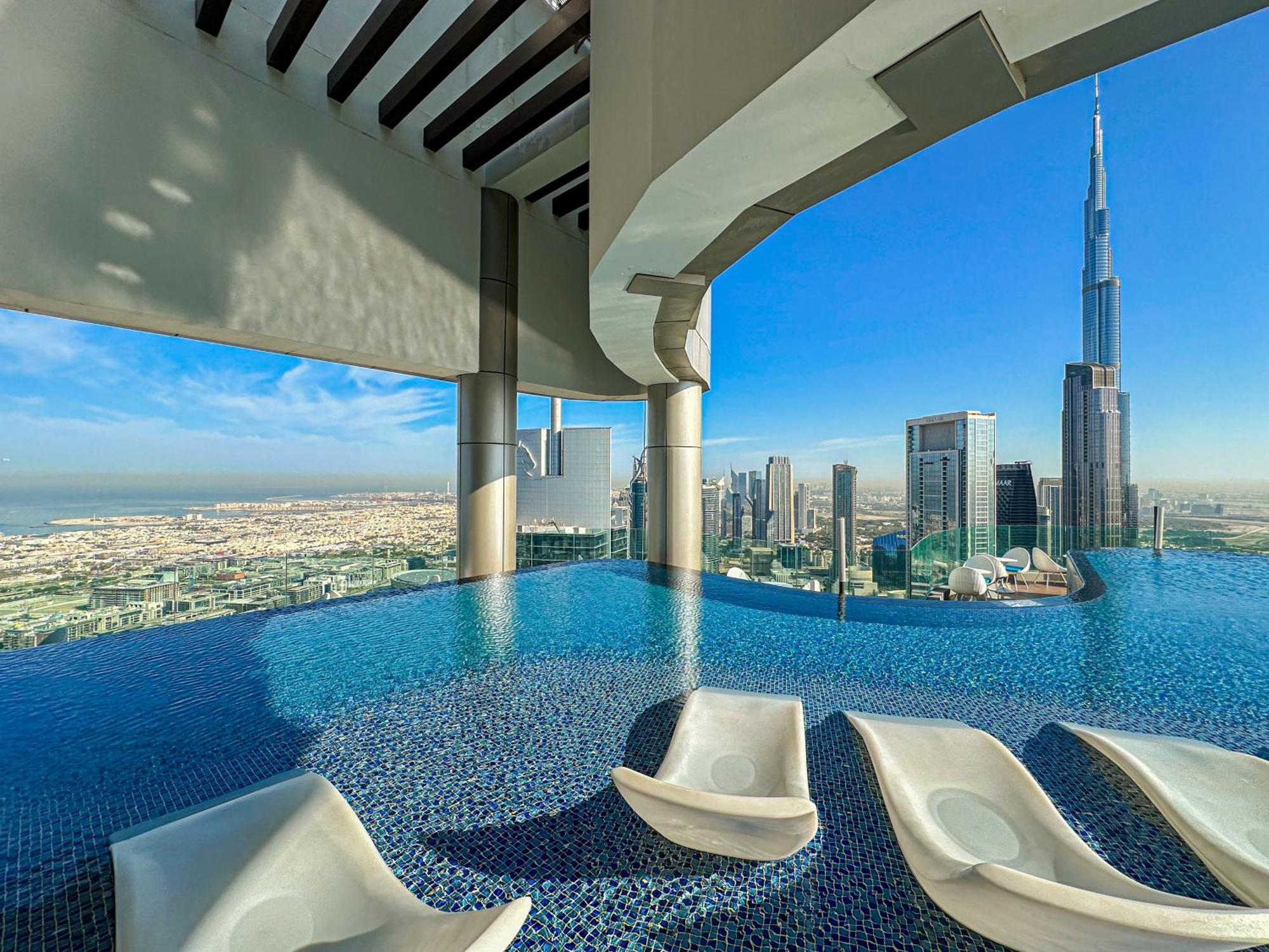 Best Burj Khalifa View Balcony Apartment With 64Th Floor Infinity Pool In Paramount Hotel Midtown ドバイ エクステリア 写真