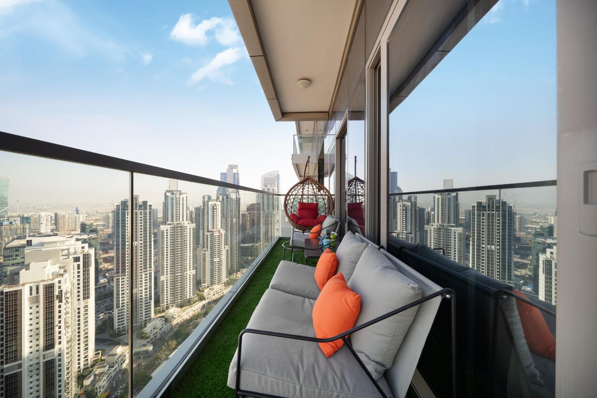 Best Burj Khalifa View Balcony Apartment With 64Th Floor Infinity Pool In Paramount Hotel Midtown ドバイ エクステリア 写真