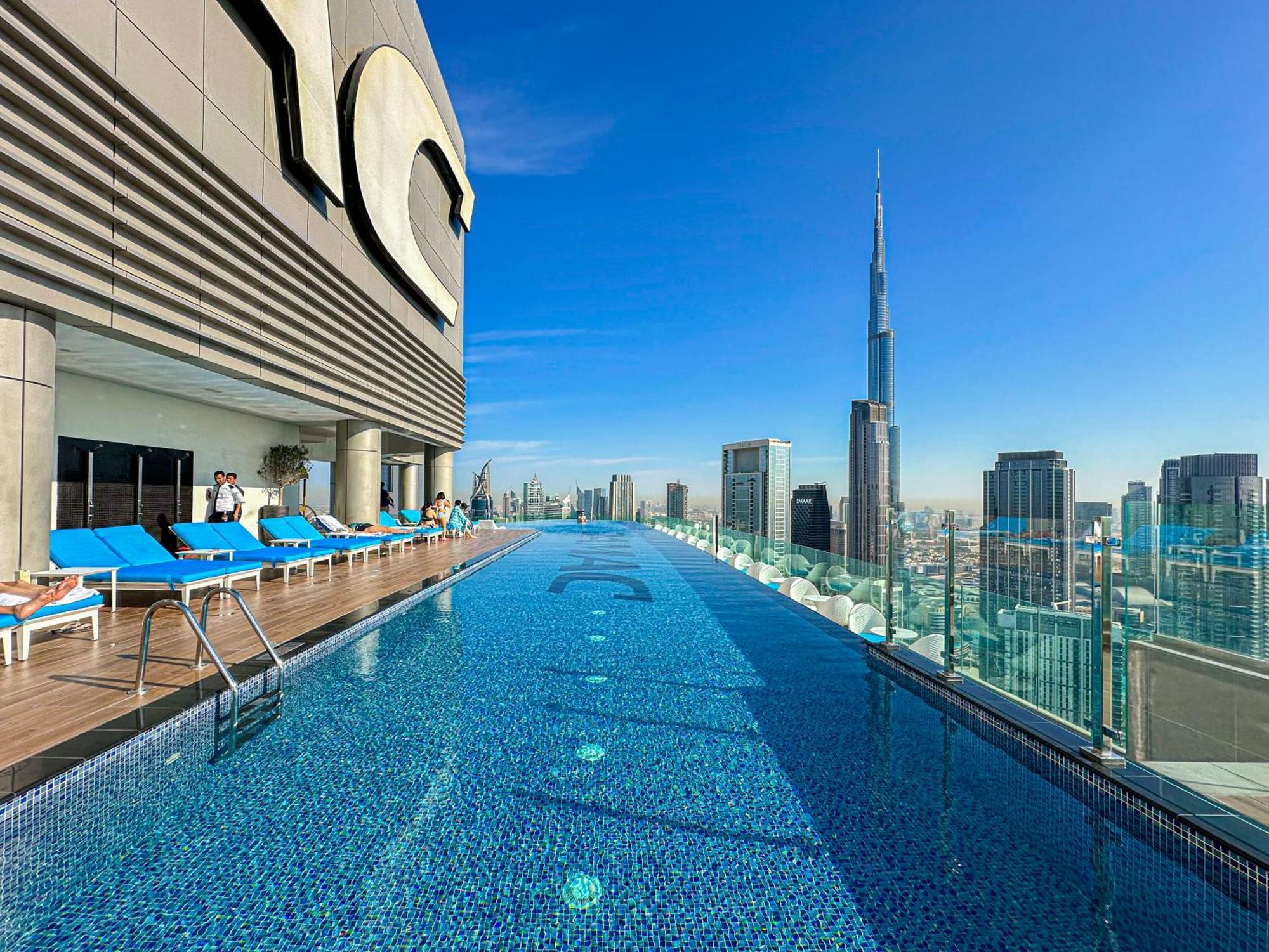 Best Burj Khalifa View Balcony Apartment With 64Th Floor Infinity Pool In Paramount Hotel Midtown ドバイ エクステリア 写真